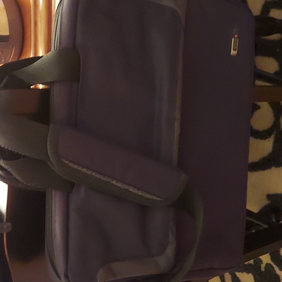 SOLO computer laptop carry case 16" x 12" black like new never used - Picture 9 of 11